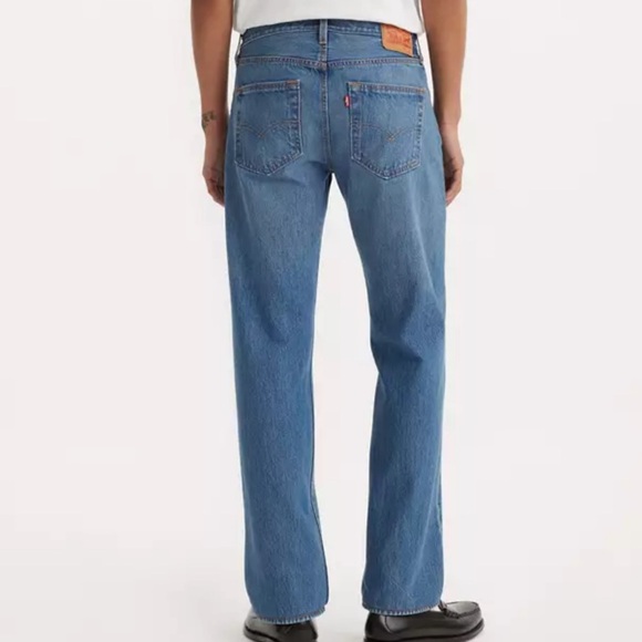 Levi's Medium Wash 501 Original Fit Men's Jeans - Picture 3 of 15